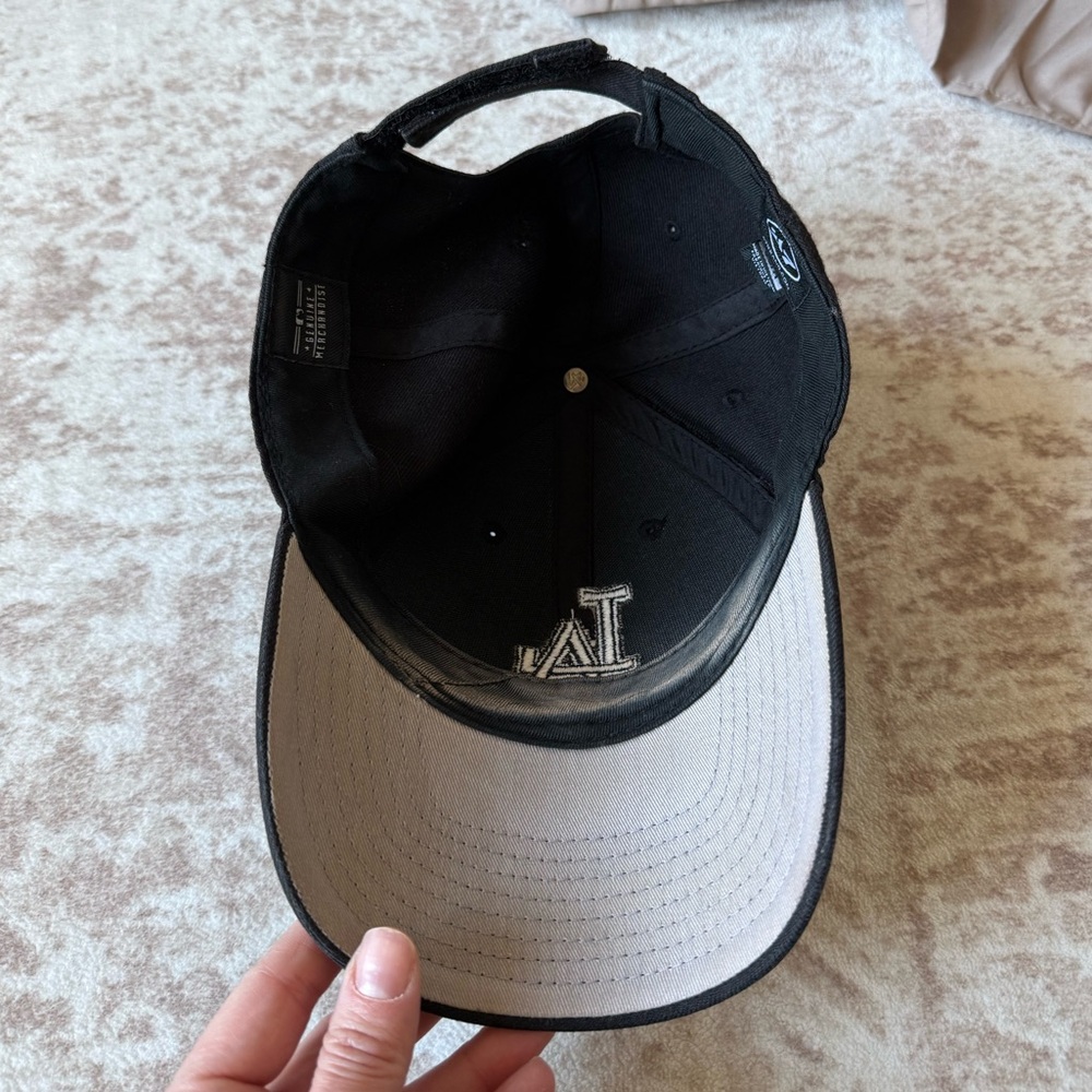 La Dodgers | Black LA Embroidered Hat - Picture 2 of 2